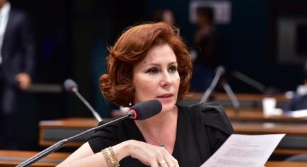 Por 9 votos a 2, STF torna deputada Carla Zambelli ré por porte ilegal de arma de fogo