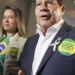 Mulher de Mourão e filha de Villas Bôas recebem de associação do Exército