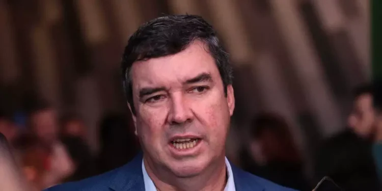 Eduardo Riedel assina convênios de quase R$ 150 milhões para a Capital