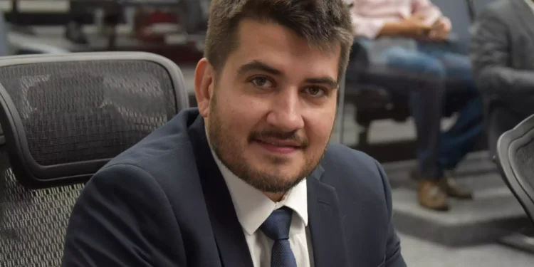 PF realiza busca e apreensão na casa de assessora do deputado Rafael Tavares