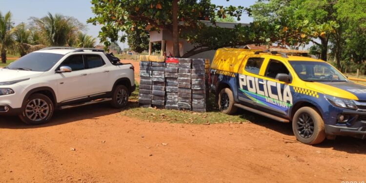 Motorista é preso em canavial depois de abandonar Toro lotada de maconha