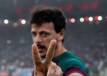 Para alívio da CBF, Diniz é semifinalista da Libertadores, com o Fluminense. Técnico nunca chegou tão longe na carreira de 14 anos