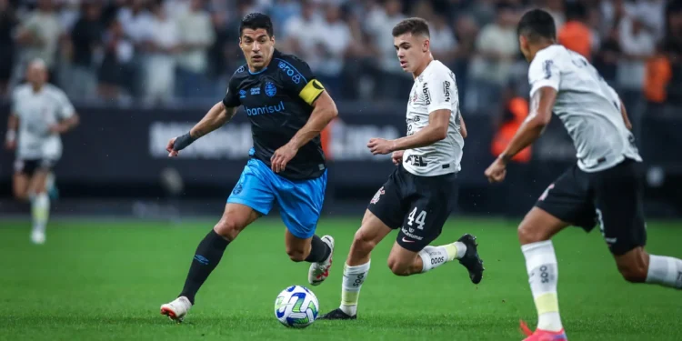 Corinthians e Grêmio empatam em jogo maluco de viradas e 8 gols em Itaquera