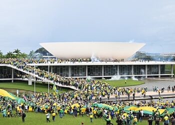 STF faz os primeiros julgamentos de atos golpistas, e Lula vai a Cuba