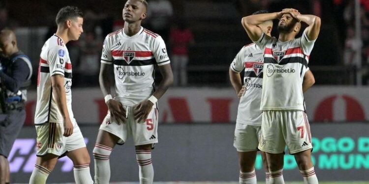 James Rodríguez assume a culpa que não é sua. O culpado pela eliminação foi Dorival. O São Paulo teve um a mais por 49 minutos