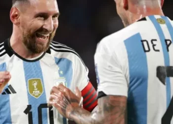 Messi decide, e Argentina vence Equador em estreia nas eliminatórias