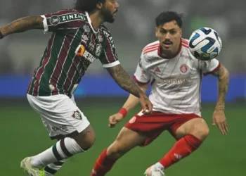 Inter vira, Flu empata e vaga na final fica aberta após jogo eletrizante