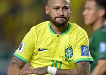 Brasil goleia na estreia de Diniz em noite de recorde de Neymar