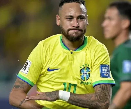 Brasil goleia na estreia de Diniz em noite de recorde de Neymar