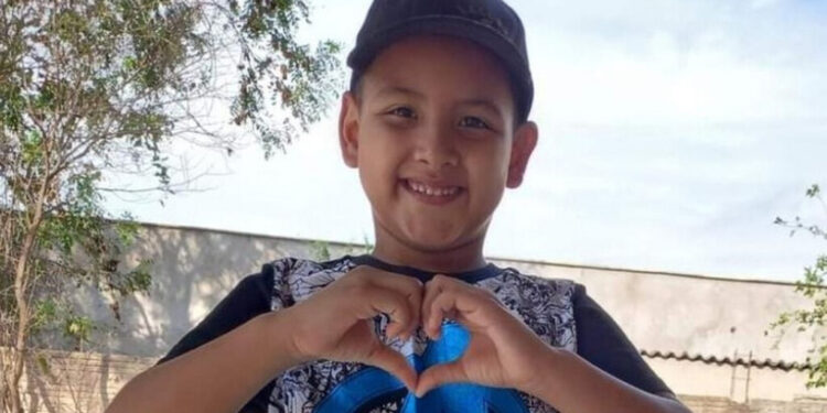 Menino participava de educação física quando foi atingido por teto de ginásio