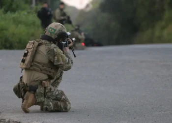 PF e mais 4 homens morrem em operação na Bahia; suspeitos se escondem em mata, diz governo