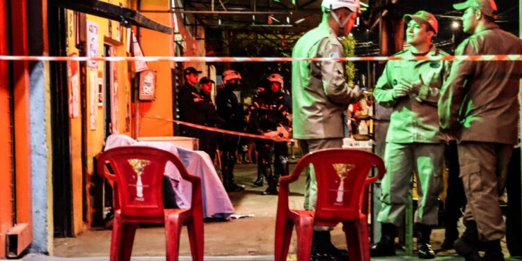 Polícia faz caçada por atiradores que executaram pai e filho em Campo Grande