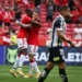 Inter faz 7 a 1, aplica maior goleada do Brasileirão e segura Santos no Z4