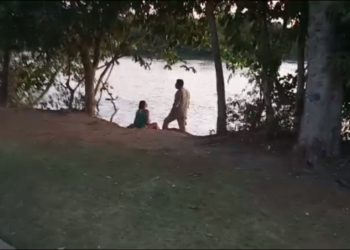 Mãe grita desesperada e procura por filho que desapareceu no rio Taquari