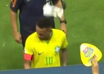 torcedor atira saco de pipoca contra Neymar após empate com a Venezuela