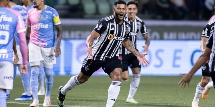 Desestabilizado, Palmeiras mergulha na crise. Quarta derrota seguida no Brasileiro. Pior momento do desgastado Abel Ferreira