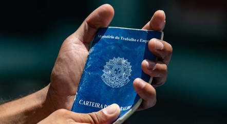 Taxa de desemprego no Brasil cai para 7,7% e encerra o 3º trimestre no menor nível desde 2015