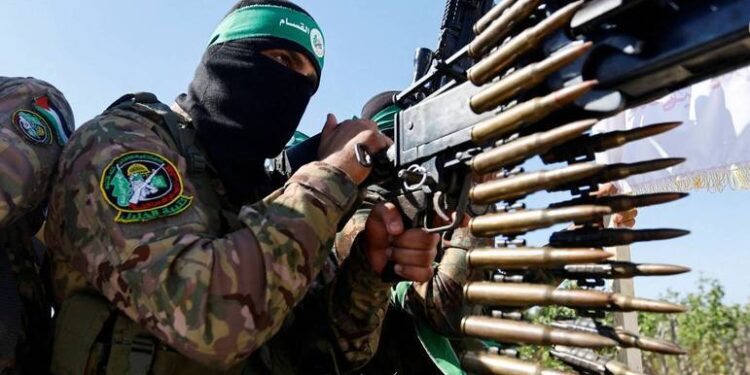 Metralhadoras do Exército negociadas com PCC são do mesmo modelo usado pelo Hamas
