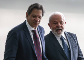 Haddad virou ministro em avião e foi indicado à Fazenda em gesto silencioso de Lula