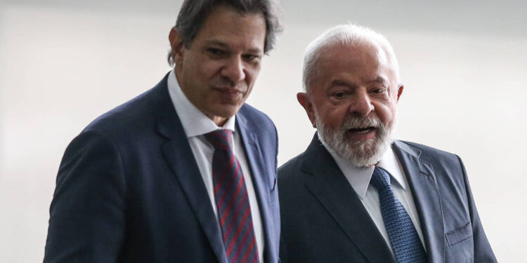 Haddad virou ministro em avião e foi indicado à Fazenda em gesto silencioso de Lula