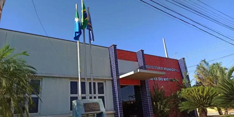 Prefeitura de Ribas do Rio Pardo abre concurso com salário de até R$ 17,8 mil