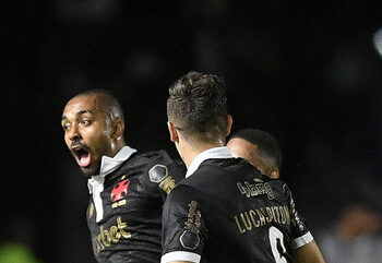 Vasco vence clássico, deixa a zona de rebaixamento e complica o Botafogo