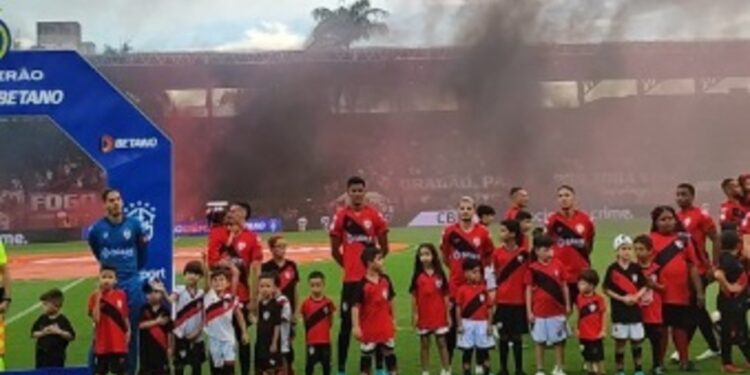 Atlético-GO faz 3 a 0 no Guarani e retorna à elite do Brasileirão após uma temporada