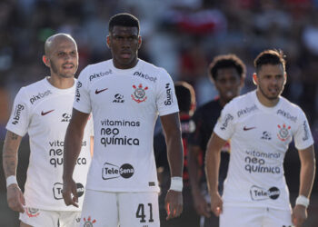 Romero faz dois e Corinthians vence o Vasco em duelo contra o rebaixamento