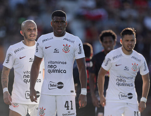 Romero faz dois e Corinthians vence o Vasco em duelo contra o rebaixamento