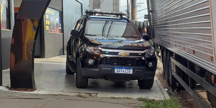 Três empresas são alvos da PF em operação contra contrabando de pneus em Campo Grande
