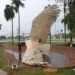 Escultura de tuiuiú do Aeroporto de Campo Grande cai durante temporal