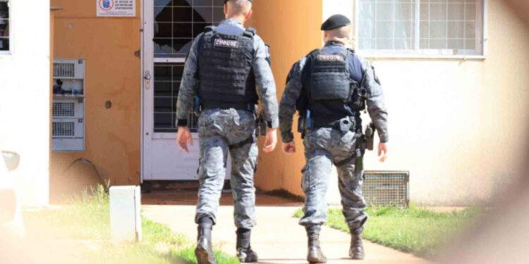 Tiroteio em condomínio no Centenário mobiliza Choque e PM; Veículos de moradores foram atingidos