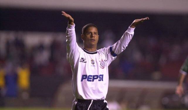 Vida de Marcelinho Carioca é repleta de confusões dentro e fora de campo; confira