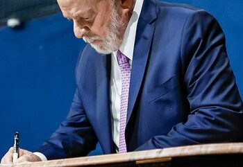 Lula institui Dia Nacional de Zumbi e da Consciência Negra, em 20 de novembro, como feriado nacional