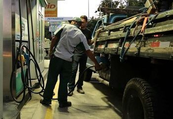 Litro do diesel fica R$ 0,30 mais barato nas refinarias