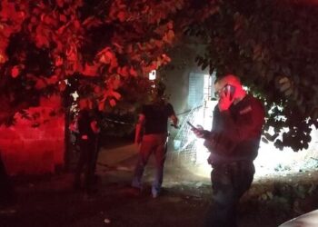 Pintor morreu sentado no sofá com tiro no rosto em Rio Brilhante
