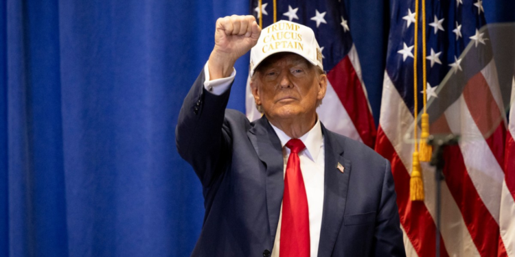 Trump vence primárias republicanas do Iowa, diz imprensa