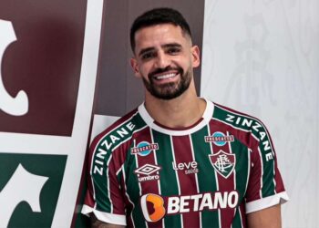Fluminense anuncia a contratação do meia Renato Augusto
