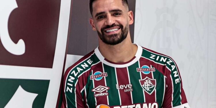 Fluminense anuncia a contratação do meia Renato Augusto