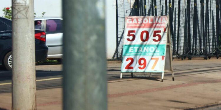 Gasolina é encontrada a R$ 5,05 com queda na primeira semana de 2024 em Campo Grande