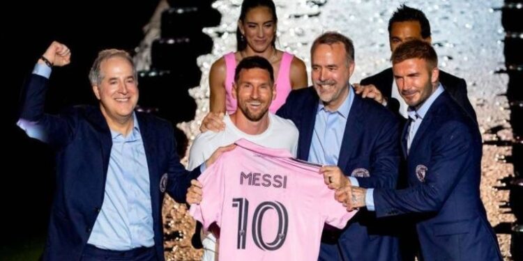 A constrangedora premiação de Messi, como melhor do mundo, tem explicação. Um agrado da Fifa aos EUA. Injustiça com Haaland