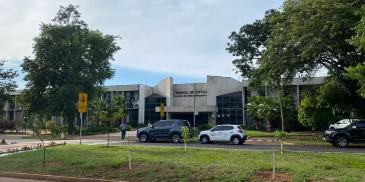 PF vai a gabinete de desembargador do TJ
