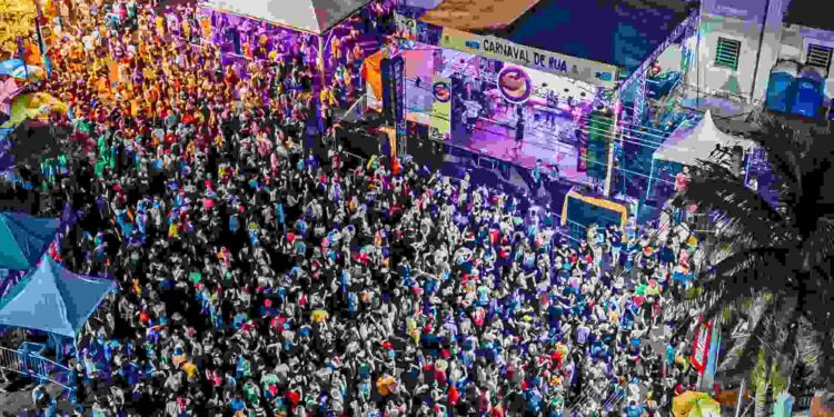 Pode faltar ao trabalho no Carnaval? Confira o que diz a lei trabalhista e evite problemas na firma