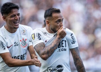 Na estreia de António Oliveira, Corinthians bate a Portuguesa e deixa a zona de rebaixamento do Paulista
