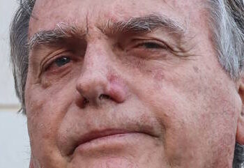 Bolsonaro depõe nesta terça à PF sobre incidente com baleia no litoral de SP; saiba mais sobre caso