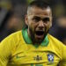 Daniel Alves é condenado a 4 anos e seis meses de prisão por agressão sexual em boate na Espanha
