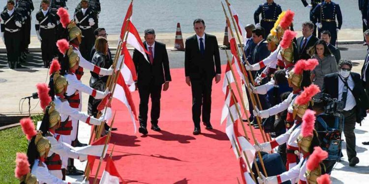 Sessão solene marca retorno de deputados federais e senadores de MS ao Congresso