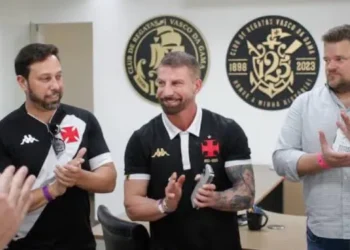 URGENTE! Presidente do Vasco, Pedrinho sofre punição da SAF