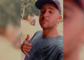 Suspeito aponta arma para policiais durante abordagem e morre atingido por tiros no tórax