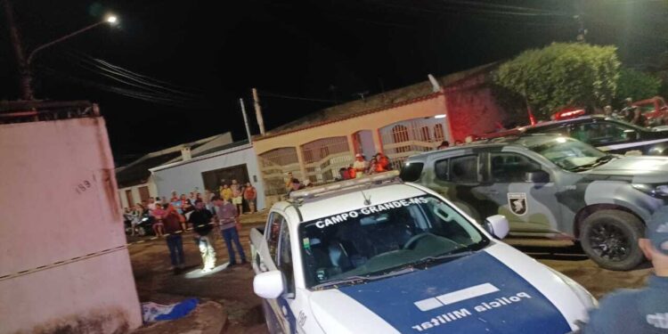 Homem é executado a tiros em frente de casa na Cohab